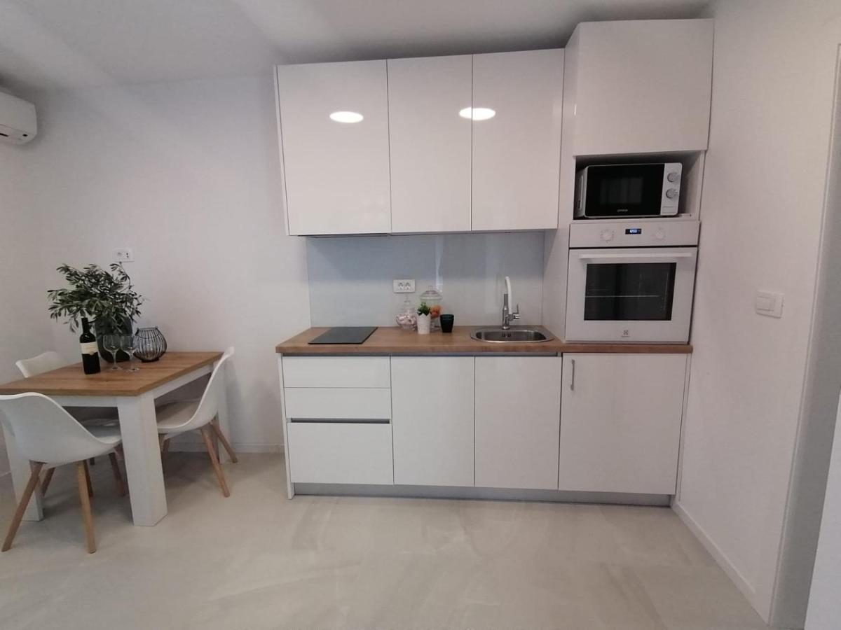 Apartmani Zoric Vodice Bilik gambar