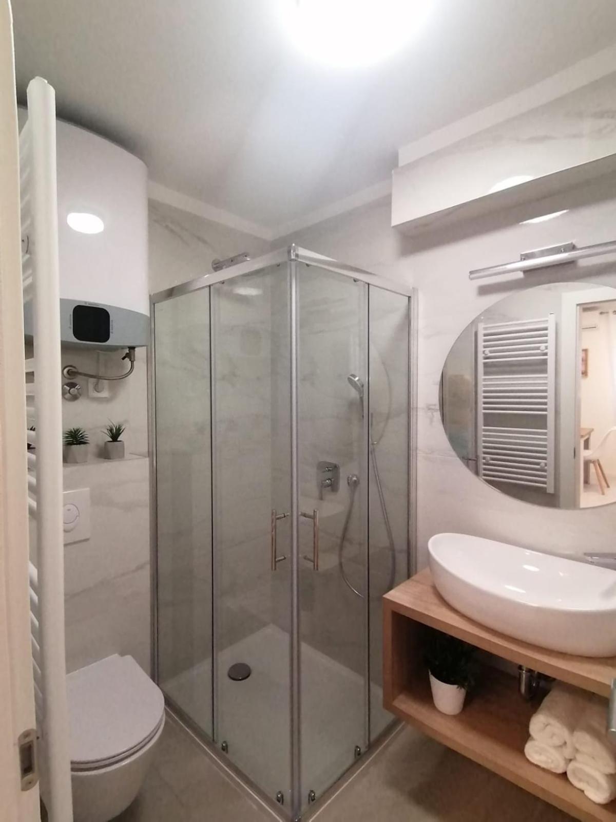 Apartmani Zoric Vodice Bilik gambar